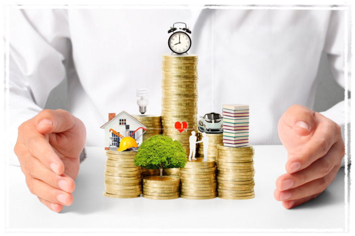 Pilas de dinero producto de pagos extra