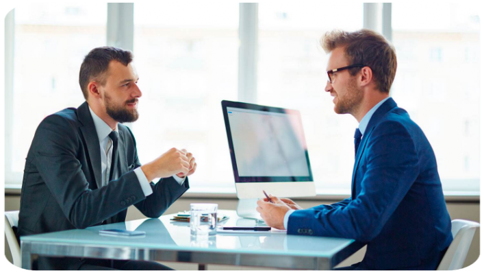 Ejecutivo aplicando evaluación de capacidades de venta